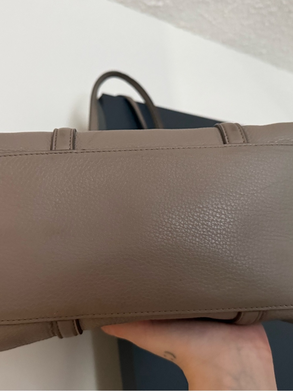 Authentic Marc Jacobs "The Tag Tote 27" Leather Bag-Cement Grey/Red Interior EUC - Picture 9 of 13